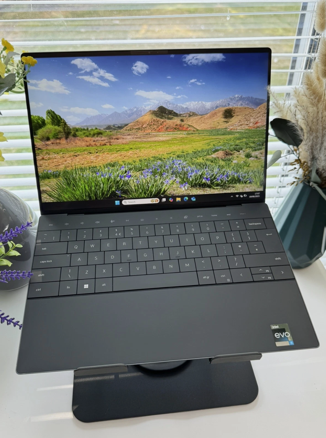 Dell XPS 13 Plus 9320 (Black) - Intel Core i7 12th FHD+ 1TB SSD 16GB RAM