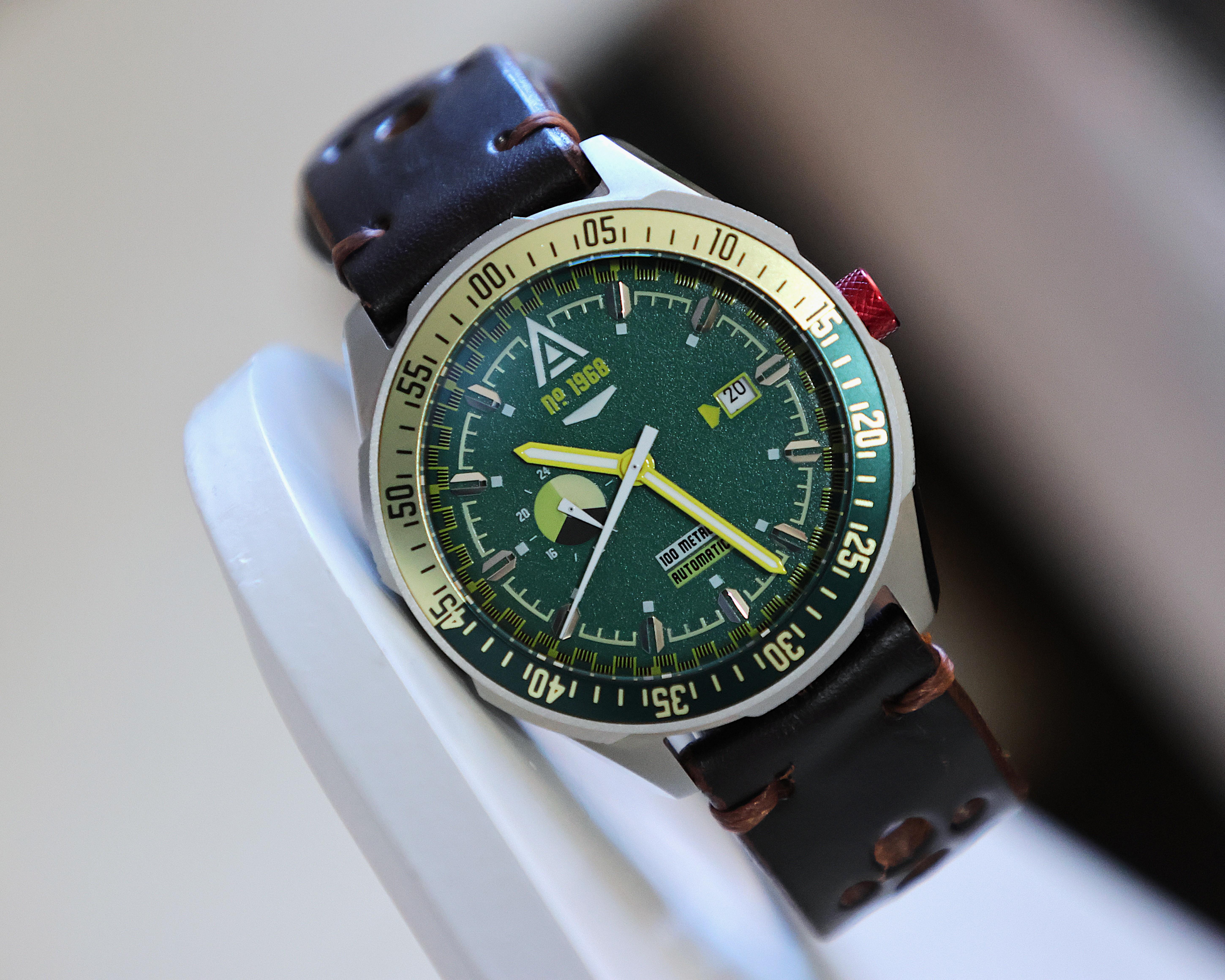 WT Author Nº 1968 GREEN – Limited Edition British Driving Watch (Japanese Miyota N. 8217 Automatic Movement)
