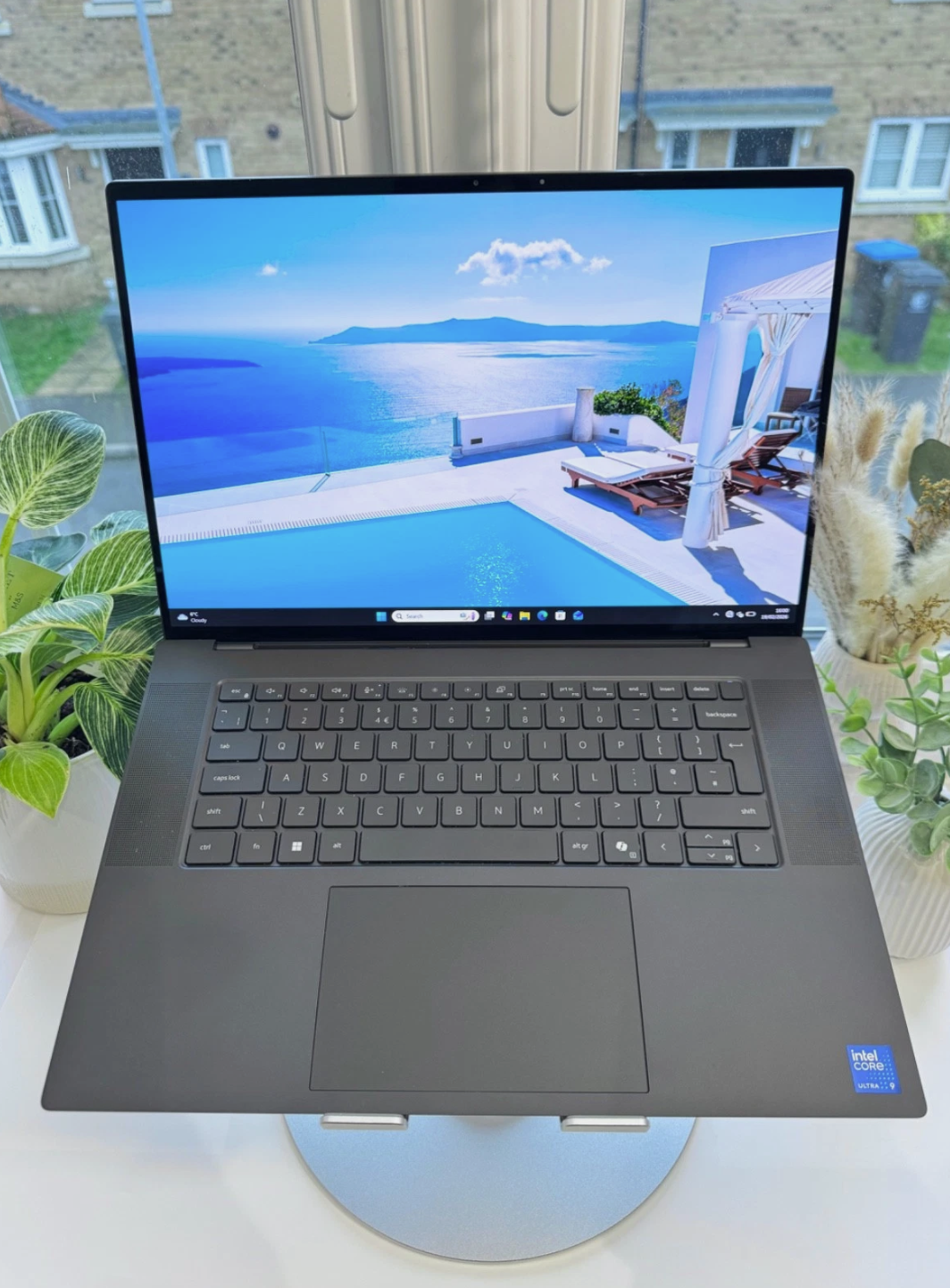 Dell Precision 5690 16" Intel Ultra 9 185H OLED Touch 64GB 2TB RTX 4000 11GB