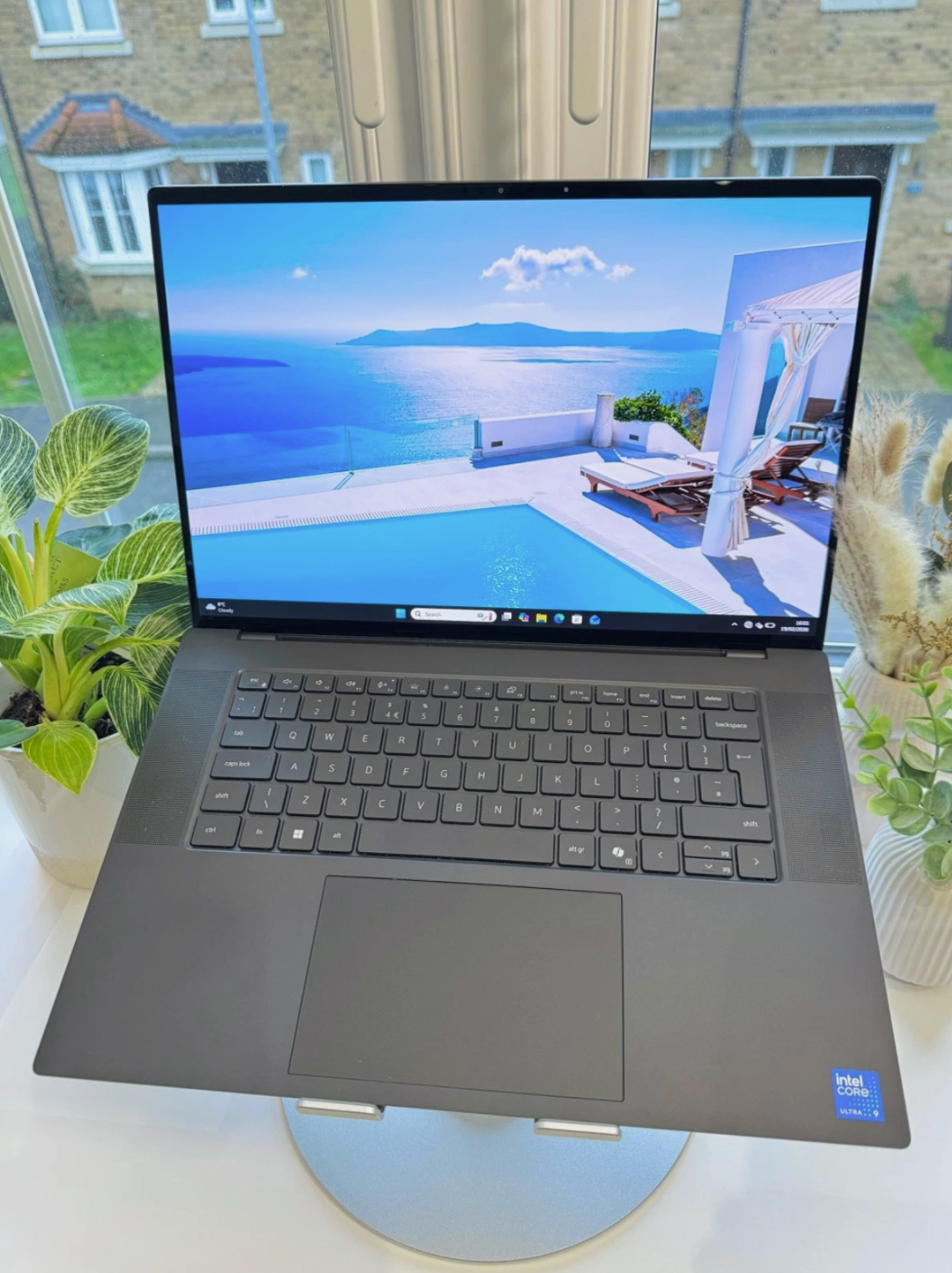 Dell Precision 5690 16" Intel Ultra 9 185H OLED Touch 64GB 2TB RTX 4000 11GB