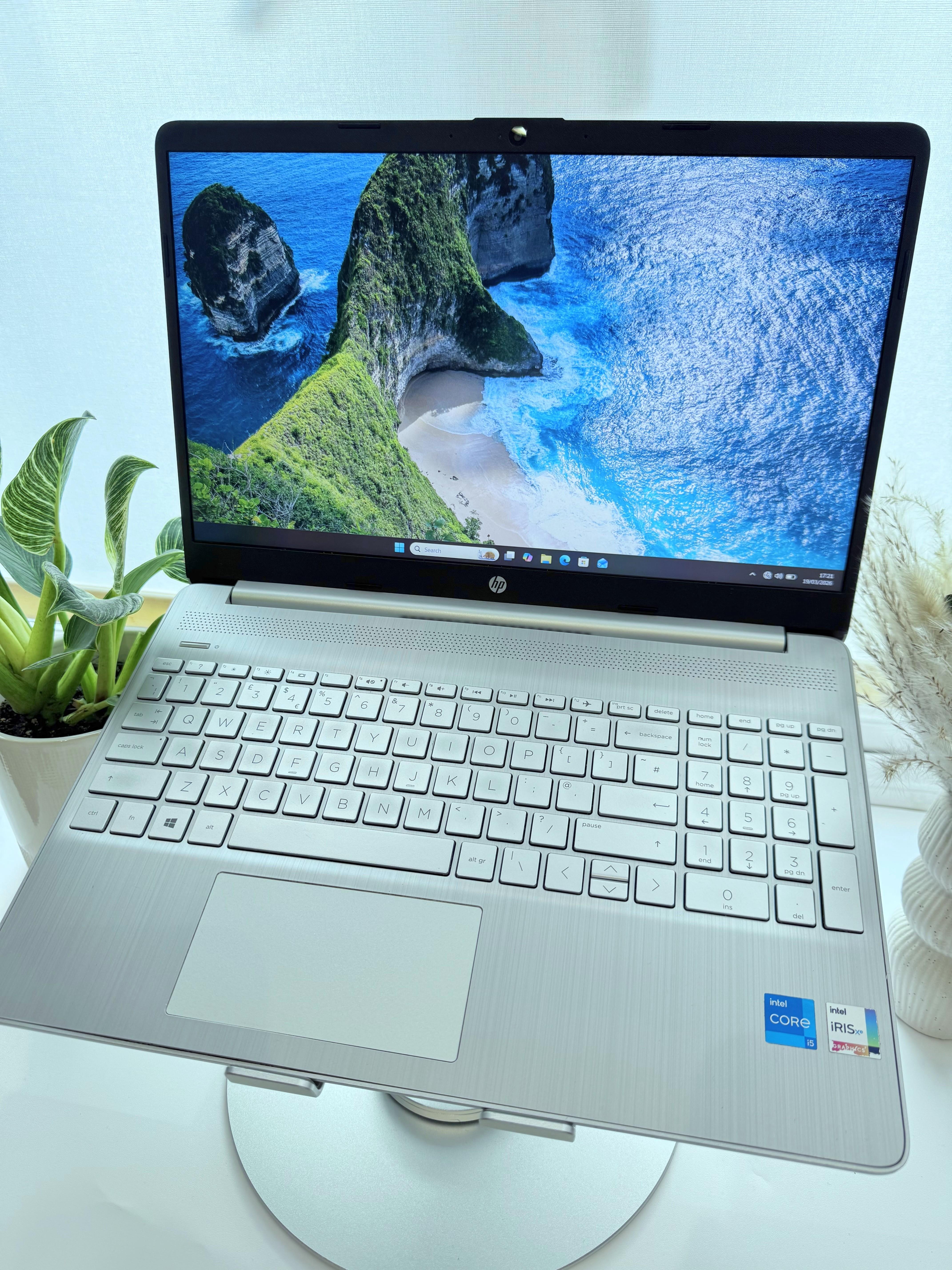 HP Laptop 15s-fq2xxx – Intel Core i5-11th Gen 4 Cores / 8 Threads, up to 4.2GHz, 16GB RAM 512GB SSD