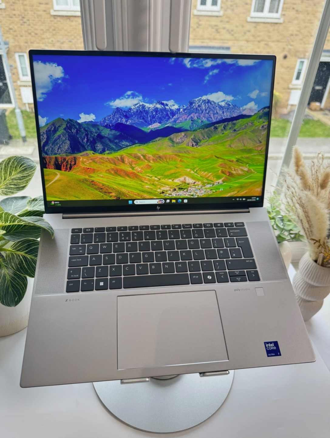 HP Zbook 16 Studio G11 16 Laptop - Intel Ultra 7, 1TB SSD 32GB RTX 1000