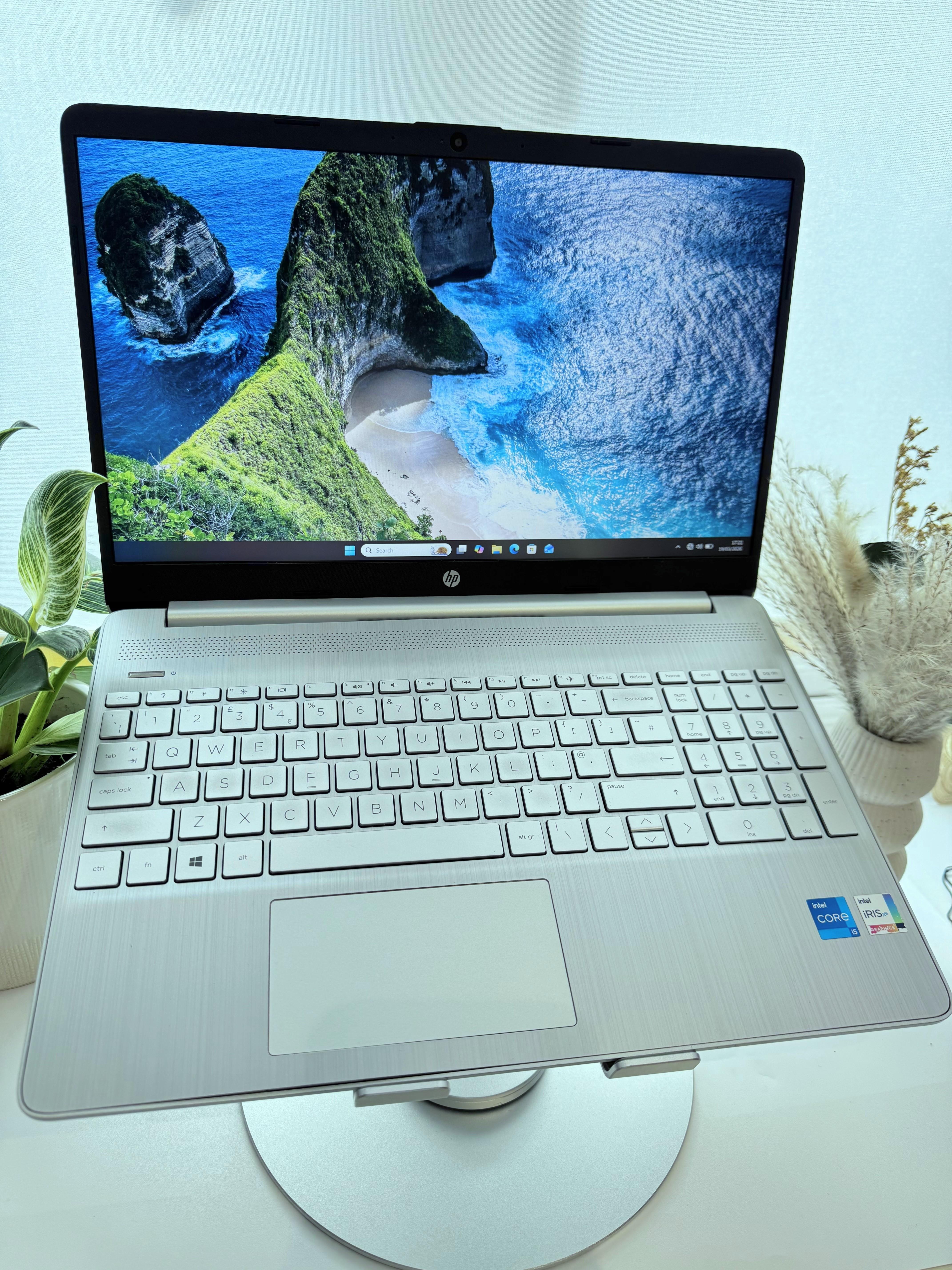 HP Laptop 15s-fq2xxx – Intel Core i5-11th Gen 4 Cores / 8 Threads, up to 4.2GHz, 16GB RAM 512GB SSD