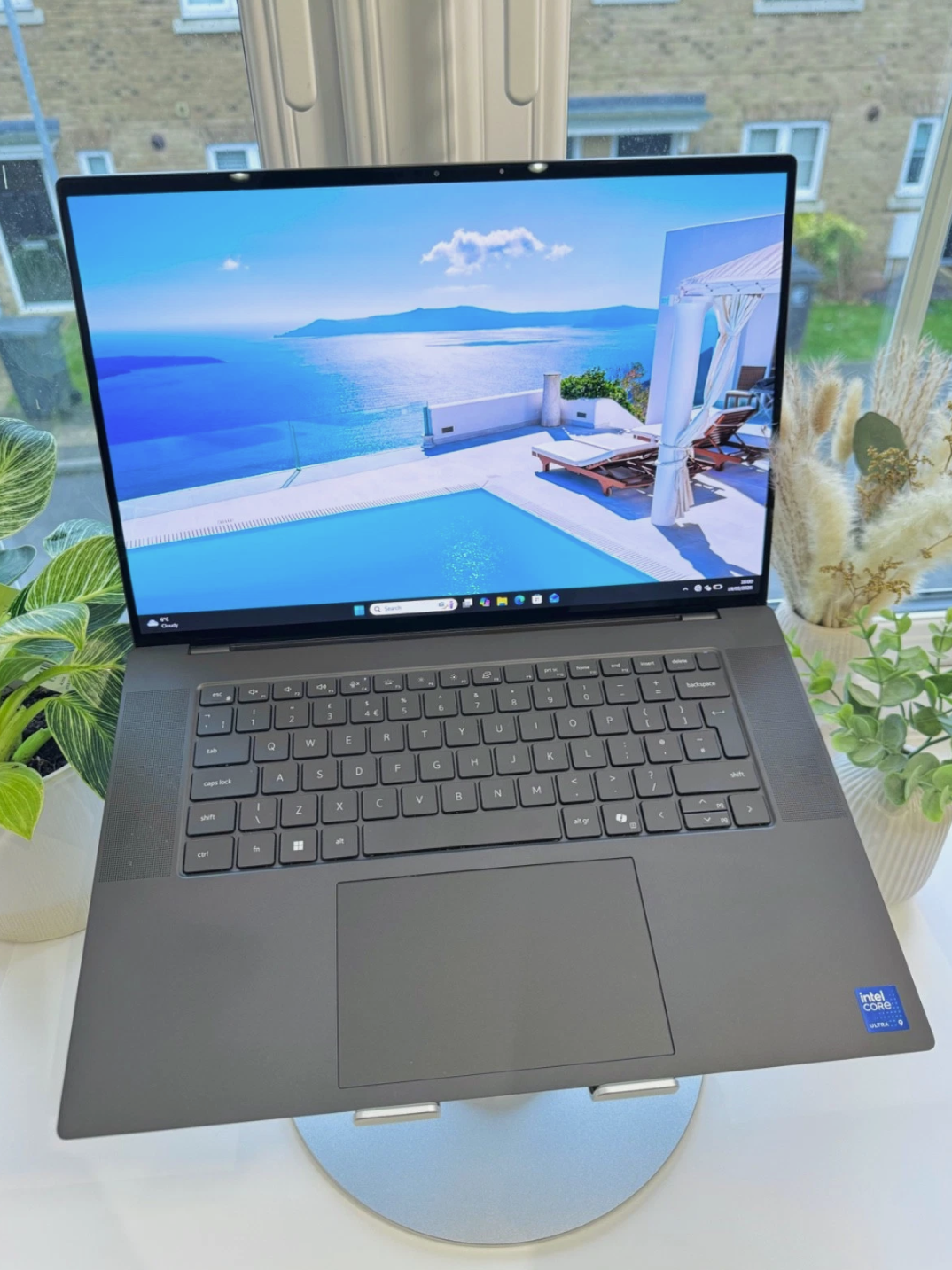 Dell Precision 5690 16" Intel Ultra 9 185H OLED Touch 64GB 2TB RTX 4000 11GB