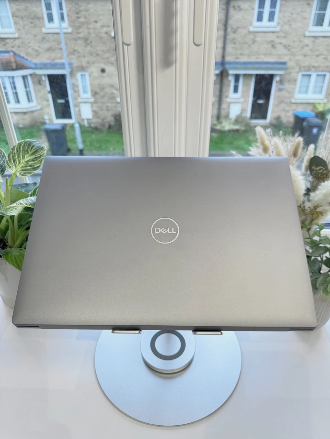 Dell Precision 5690 16" Intel Ultra 9 185H OLED Touch 64GB 2TB RTX 4000 11GB