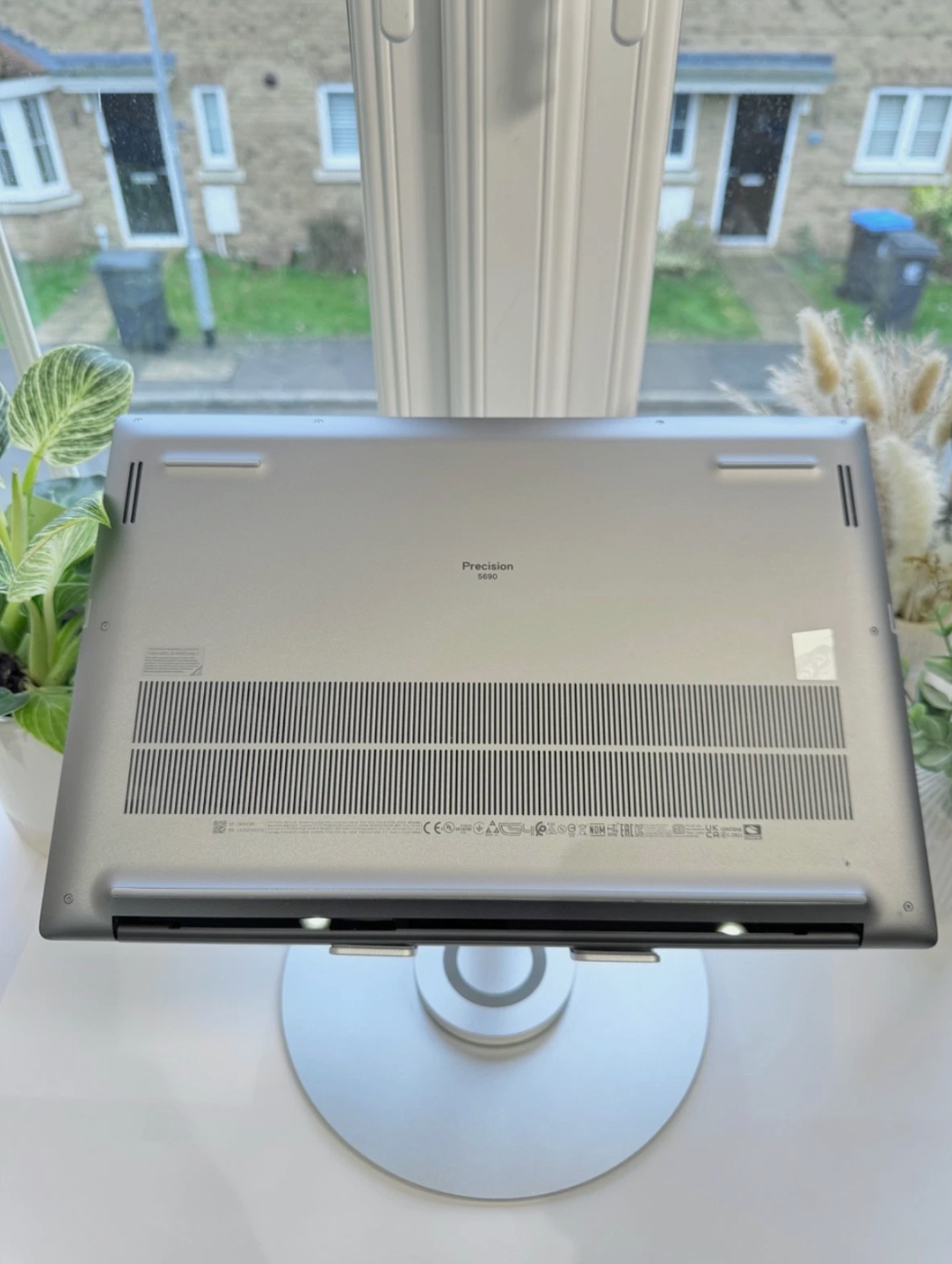 Dell Precision 5690 16" Intel Ultra 9 185H OLED Touch 64GB 2TB RTX 4000 11GB