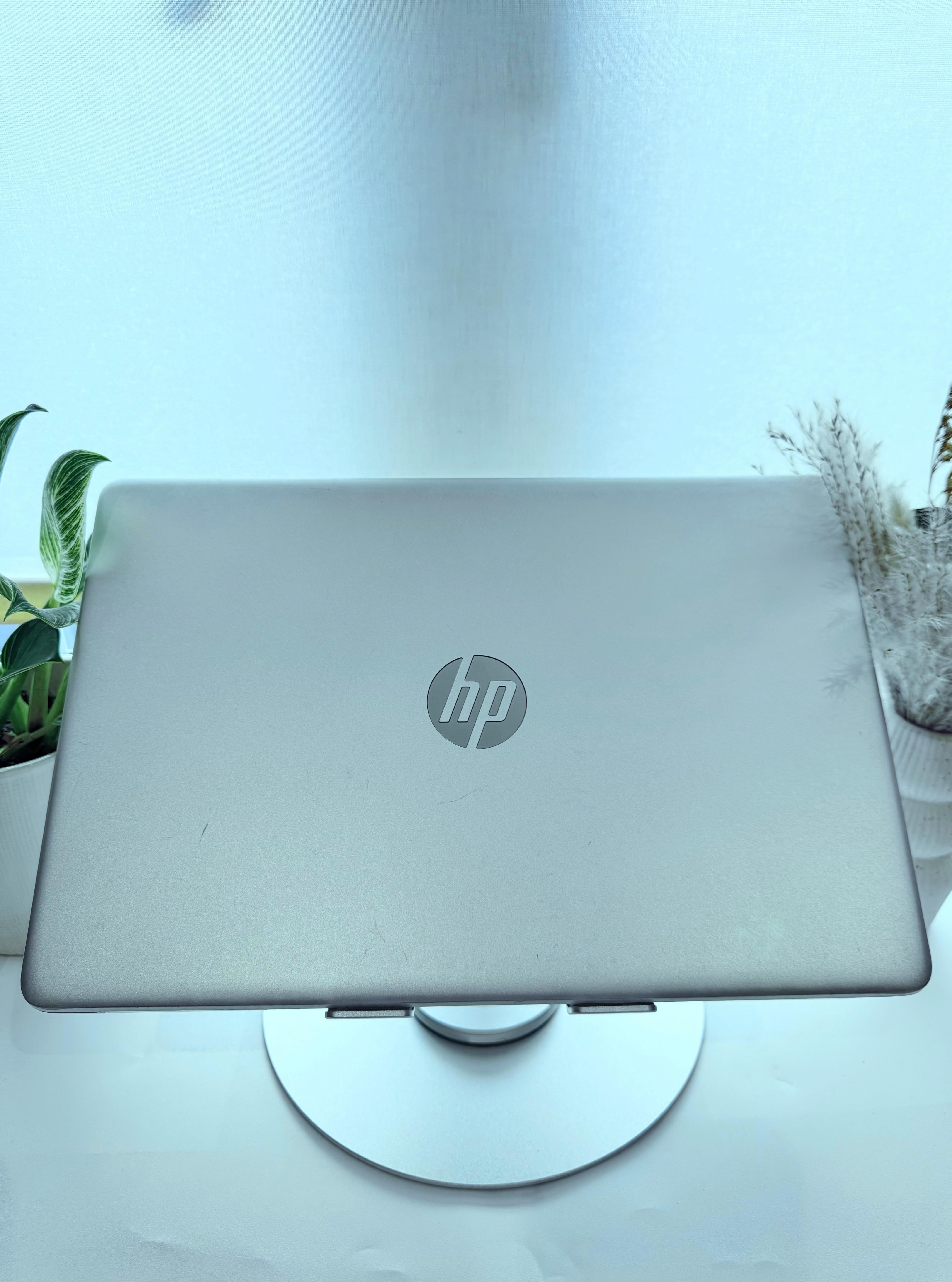 HP Laptop 15s-fq2xxx – Intel Core i5-11th Gen 4 Cores / 8 Threads, up to 4.2GHz, 16GB RAM 512GB SSD