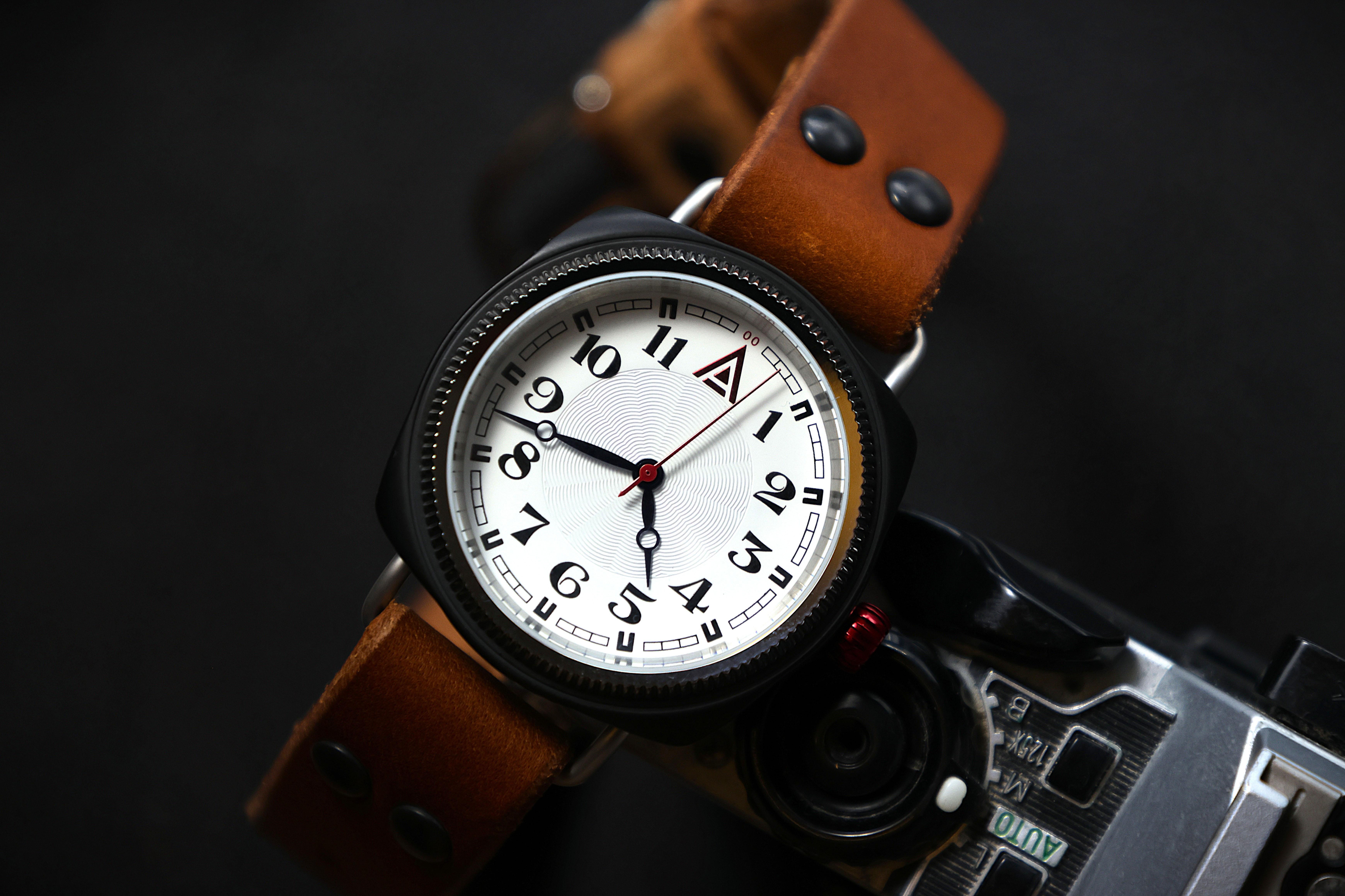 WT AUTHOR Men's Watch Model Nº 1929 White Dial - British Made & Limited Edition